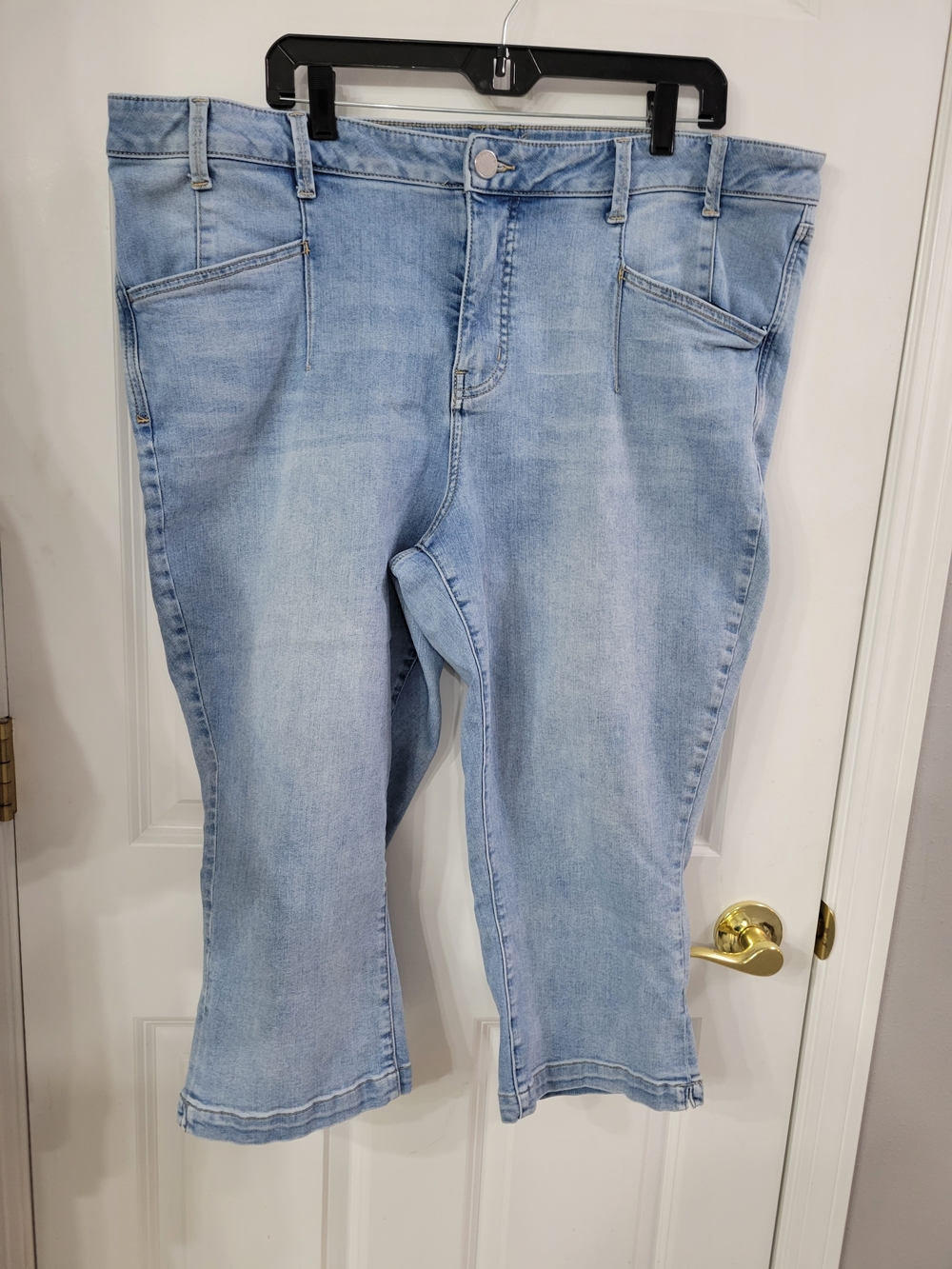 Maurices Everflex Light Blue Cropped Women’s Jeans